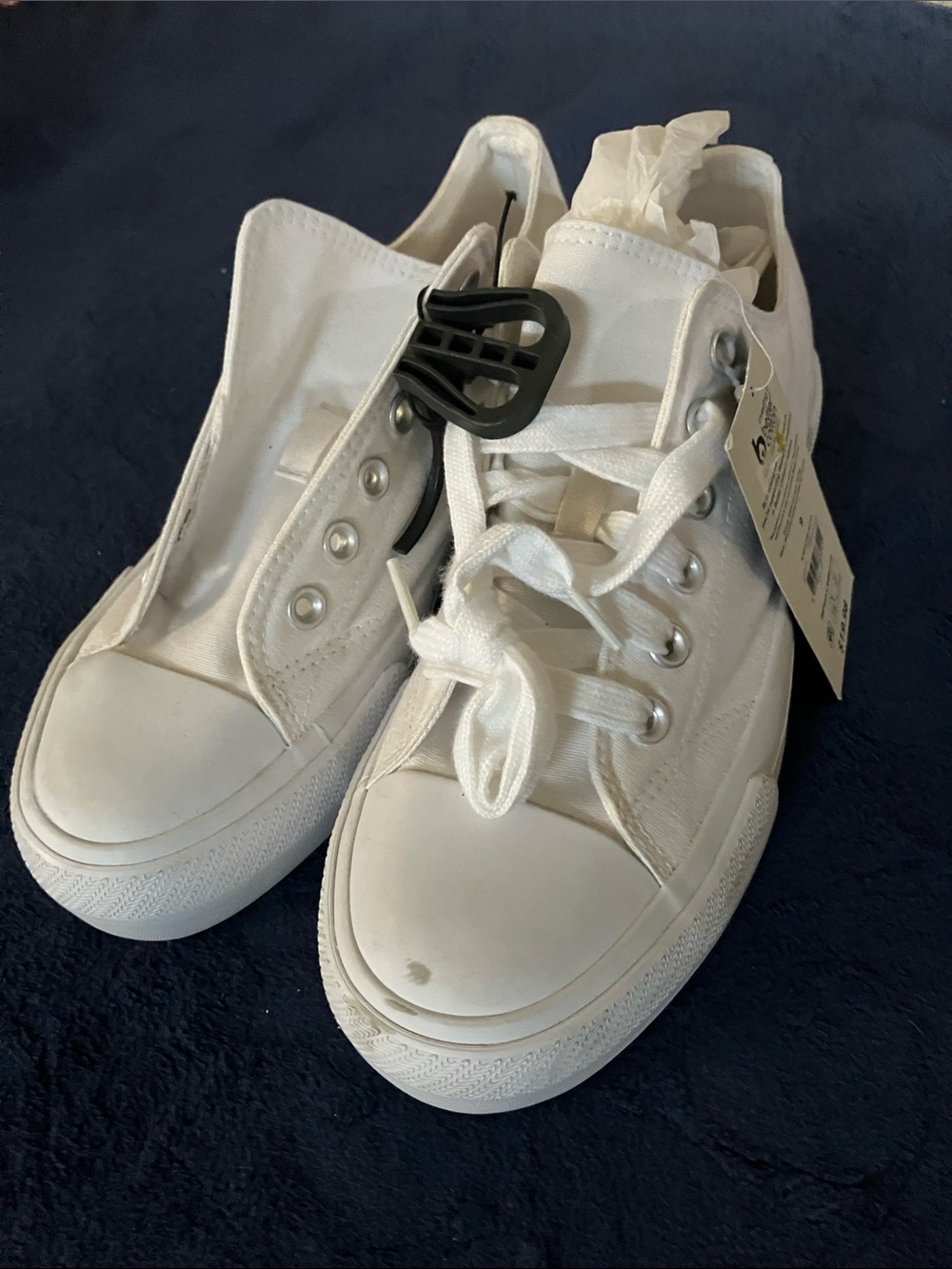 No Boundaries White Canvas Low-Top Sneakers